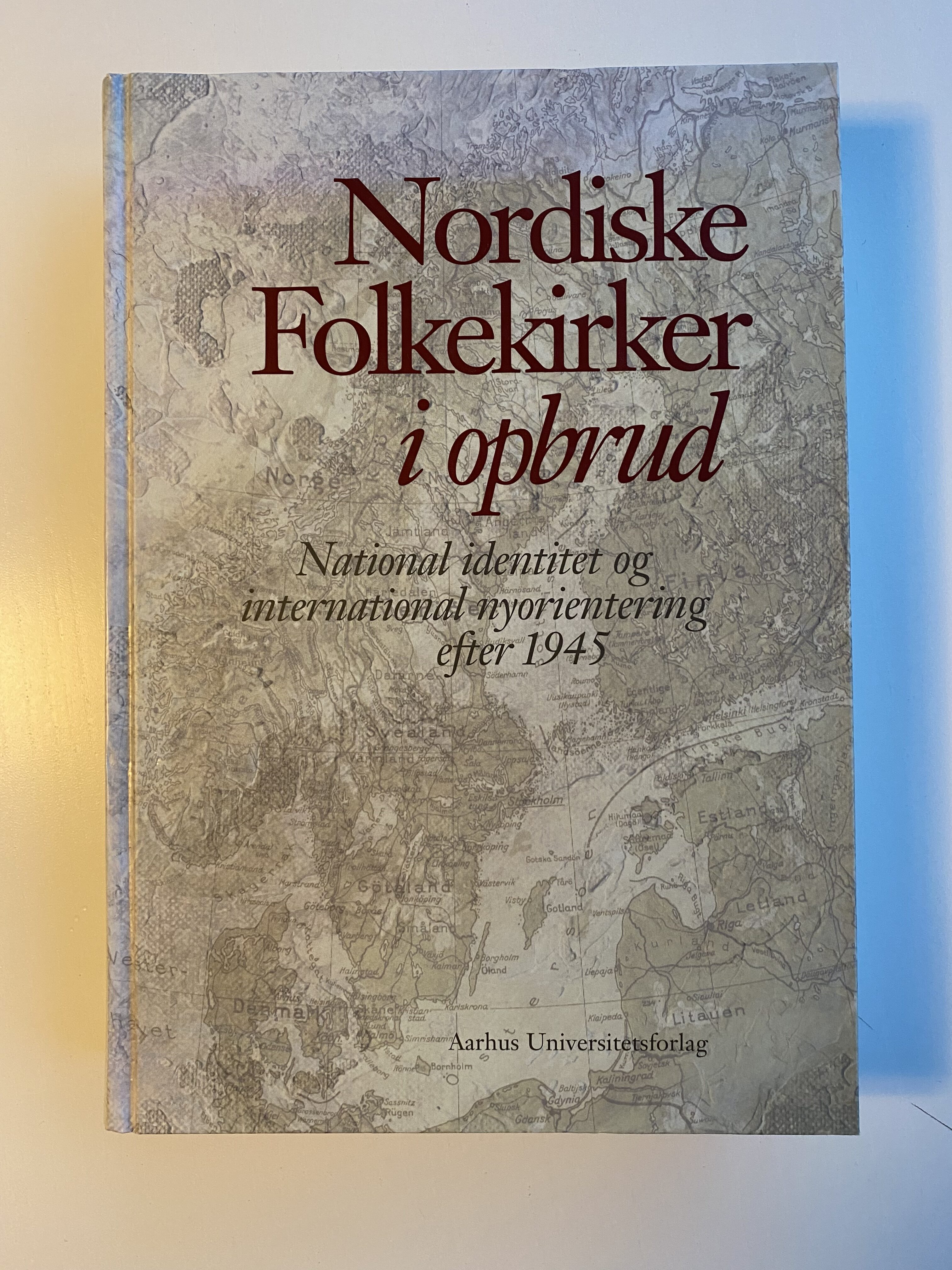 Køb "Nordiske Folkekirker i opbrud 2001" (forside)